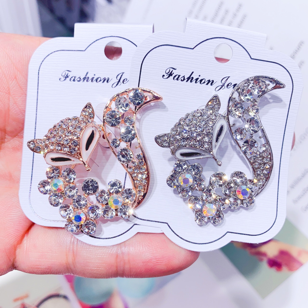 Ladies Brooch Women's Simple F - Women'S Fashion Essentials review and price
